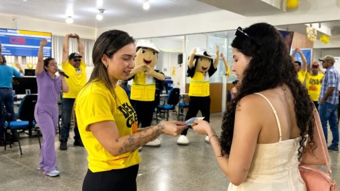 Ação do Maio Amarelo com orientação ao público na Ciretran de Porto Velho