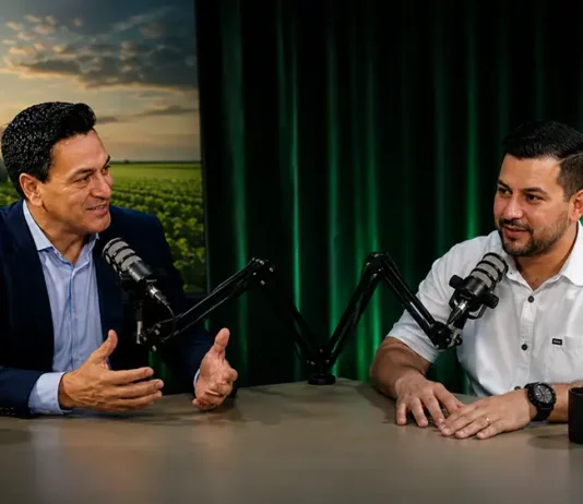 Douglas Bener fala sobre maquinários, Porteira Adentro e apoio ao produtor rural Douglas Bener e Isaías Sena durante entrevista sobre agricultura familiar em Porto Velho no RuralCast