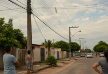 Objetos na rede elétrica já afetaram quase 20 mil clientes em Rondônia Objetos na rede elétrica causam risco e podem afetar fornecimento de energia em Rondônia
