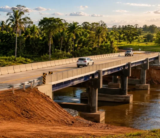 Ponte RO-495 tem tráfego liberado sobre o Rio Pimenta Bueno no Cone Sul Ponte RO-495 sobre o Rio Pimenta Bueno aparece com veículos em tráfego, representando a liberação da travessia em Chupinguaia.