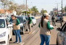 Ji-Paraná orienta moradores contra queimadas na estiagem Ação educativa orienta motoristas sobre queimadas em Ji-Paraná durante período de estiagem