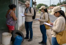 Porto Velho terá força-tarefa contra a dengue no Ulisses Guimarães neste Sábado Agentes de endemias orientam moradores durante Dia D contra a dengue em Porto Velho