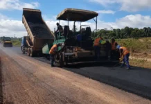 Recuperação da RO-473 avança com serviços entre Teixeirópolis e Urupá Obra na RO-473 entre Teixeirópolis e Urupá