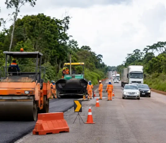 BR-364 terá Pare e Siga em vários trechos até sábado Pare e Siga na BR-364 durante serviço de recuperação do pavimento em Rondônia
