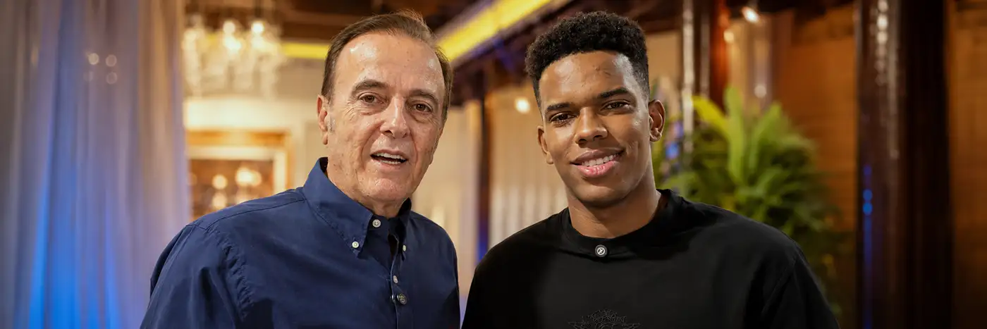 Henrique Prata ao lado de Estêvão Willian durante encontro relacionado ao apoio ao Hospital de Amor