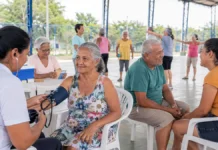 Idosos terão saúde, cidadania e lazer gratuitos neste sábado em Porto Velho Idosos em Porto Velho recebem aferição de pressão em ação gratuita de saúde e cidadania