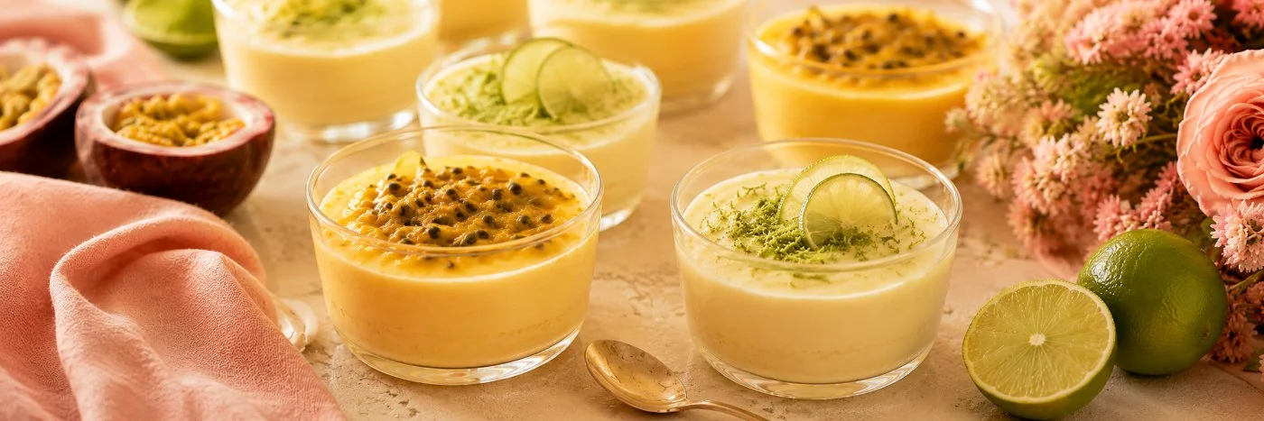 Mousse fácil servido em taças Mousse fácil de limão e maracujá servido em taças individuais