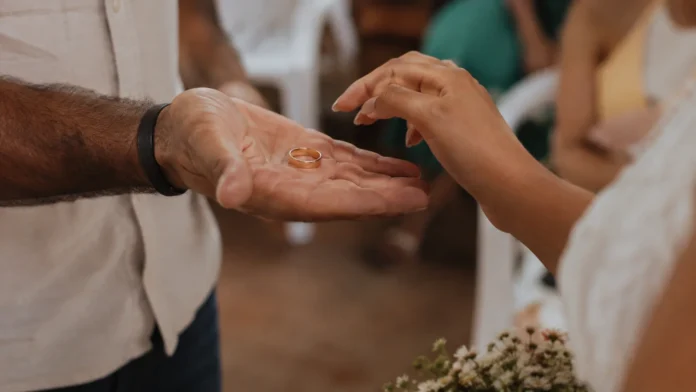 Casal se prepara para a troca de alianças no Casamento Comunitário 2026 em Porto Velho.