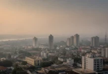 Fumaça volta ao horizonte de Porto Velho; Censipam explica origem Fumaça em Porto Velho reduz a visibilidade no horizonte da capital