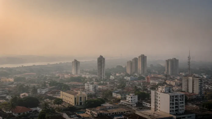 Fumaça em Porto Velho reduz a visibilidade no horizonte da capital