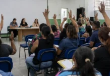 Profissionais da educação aprovam greve para 12 de agosto em Porto Velho Profissionais participam de assembleia sobre a greve da educação prevista para 12 de agosto em Porto Velho.