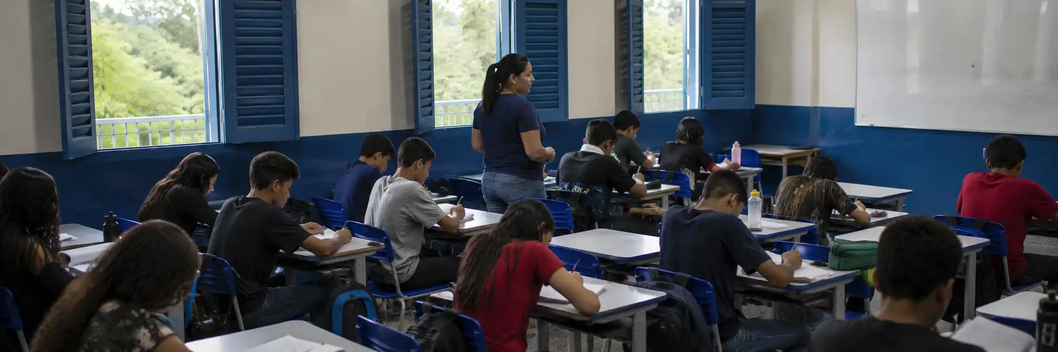 Sala de aula representa os resultados do Ideb 2025 em Rondônia.