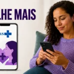 Mulheres de Rondônia podem pedir atendimento psicológico pelo Meu SUS Digital Arte editorial sobre o Acolhe Mais com mulher usando celular e referência visual ao Meu SUS Digital
