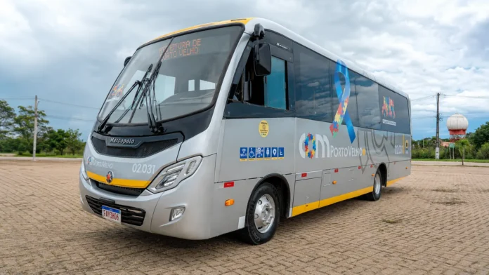 Ônibus do transporte inclusivo em Porto Velho destinado ao atendimento especializado