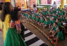 Detran-RO leva educação para o trânsito a crianças de escola municipal em Porto Velho Educação para o trânsito com crianças em escola municipal de Porto Velho