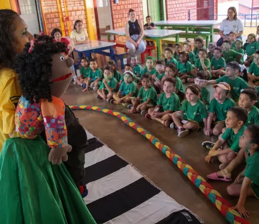 Detran-RO leva educação para o trânsito a crianças de escola municipal em Porto Velho Educação para o trânsito com crianças em escola municipal de Porto Velho