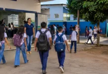 Greve dos professores termina em Buritis e aulas são retomadas Greve dos professores de Buritis termina e aulas são retomadas na rede municipal