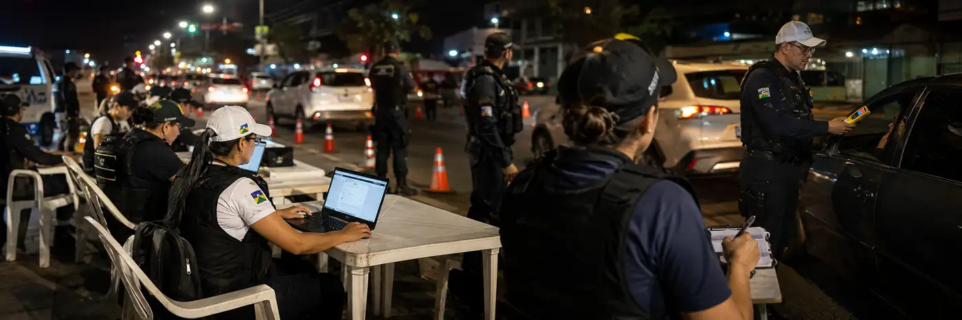 Equipe da Operação Lei Seca trabalha em fiscalização noturna com registro de abordagens em Rondônia