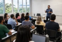 Professores de Rondônia têm vagas de mestrado em Porto Velho e Ji-Paraná Professores participam de aula sobre mestrado para professores em Rondônia