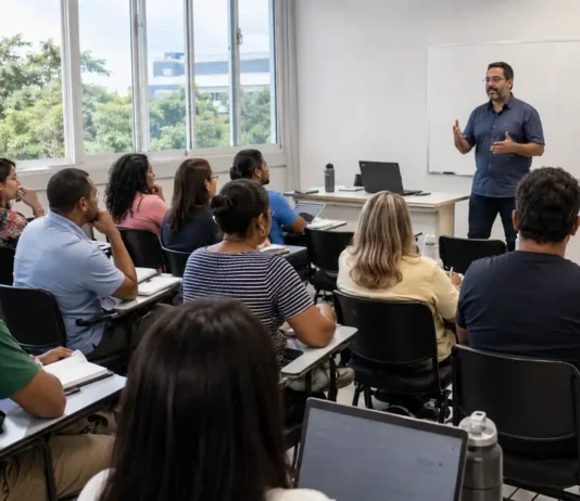Professores de Rondônia têm vagas de mestrado em Porto Velho e Ji-Paraná Professores participam de aula sobre mestrado para professores em Rondônia