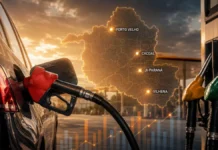 Gasolina vai de R$ 7,09 a R$ 7,47 nas cidades pesquisadas em Rondônia Abastecimento de veículo com mapa de Rondônia destacando Porto Velho, Cacoal, Ji-Paraná e Vilhena