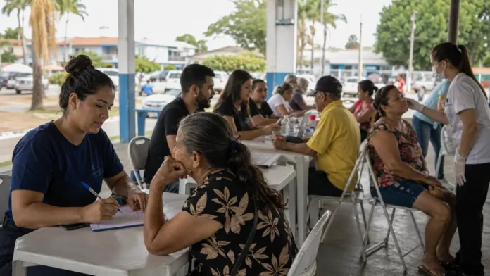 Atendimento ao público em ação itinerante de serviços públicos em Rondônia