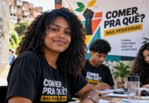 Seleção oferece bolsas de R$ 700 para jovens; inscrições vão até dia 21 Jovens participam de atividade do projeto Comer Pra Quê? Nas Periferias