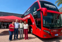 Campanha em Porto Velho coleta 41 bolsas de sangue em dois dias Composição sobre doação de sangue em Porto Velho com unidade móvel da Fhemeron e participantes representados.