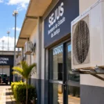 Pregão de R$ 2,57 milhões prevê 368 aparelhos para climatização da Sejus Climatização da Sejus em imagem editorial de estrutura institucional com aparelho de ar-condicionado
