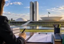 Câmara anuncia concurso com mais de 150 vagas e salário de até R$ 30,8 mil Concurso da Câmara em composição editorial com Congresso Nacional e material de estudo
