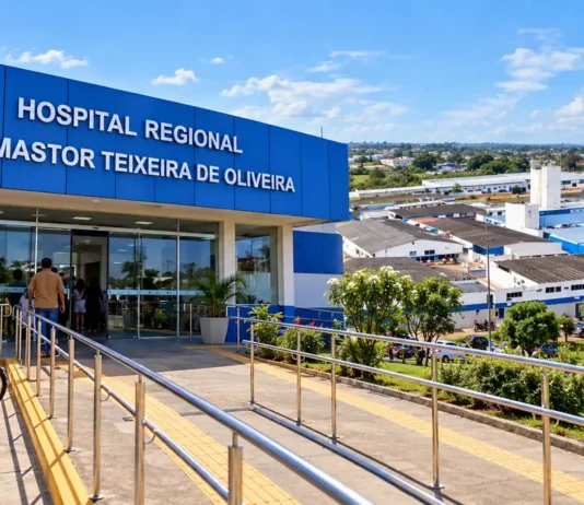 Rondônia abre chamamento de R$ 119,6 milhões para gestão do complexo hospitalar de Vilhena Fachada do hospital de Vilhena em composição editorial sobre o chamamento para gestão do complexo hospitalar
