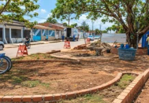 Quarto jardim de chuva de Porto Velho está em construção no Cohab Área do jardim de chuva em construção no bairro Cohab, em Porto Velho