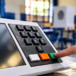 TRE-RO divulga locais de votação que mudaram em Rondônia Urna eletrônica em local de votação no Brasil