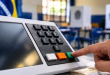 TRE-RO divulga locais de votação que mudaram em Rondônia Urna eletrônica em local de votação no Brasil