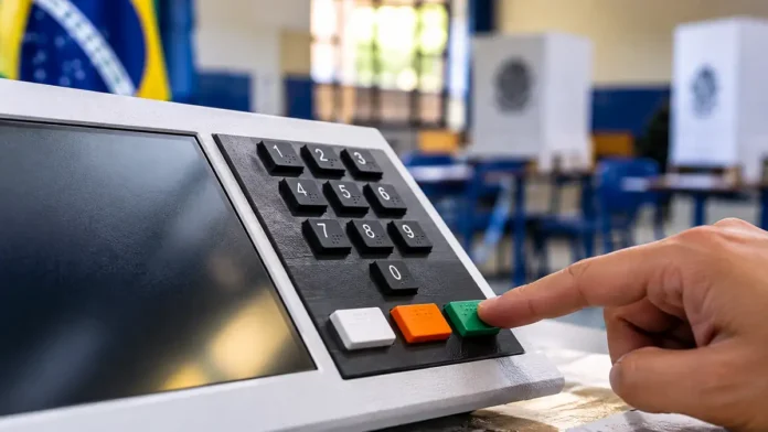 Urna eletrônica em local de votação no Brasil