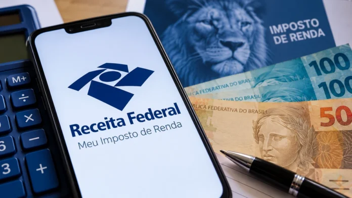 Lote residual do IRPF em setembro de 2026 em composição ilustrativa sobre restituição do Imposto de Renda