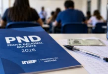 PND 2026: confira os horários da prova em Rondônia e o prazo do questionário Ilustração da PND 2026 em Rondônia com caderno fictício, caneta preta transparente e sala de prova ao fundo.