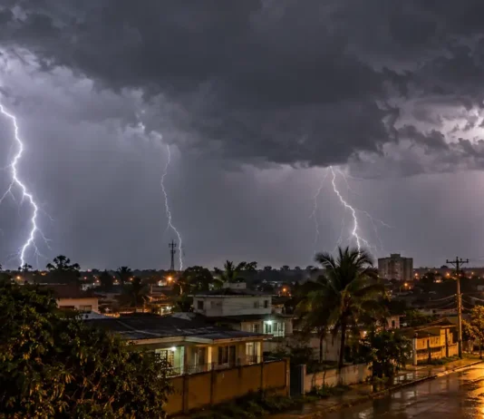Monitoramento usado pela Energisa aponta mais de 985 mil raios em Rondônia em sete meses Raios em Rondônia passam de 985 mil em monitoramento divulgado pela Energisa
