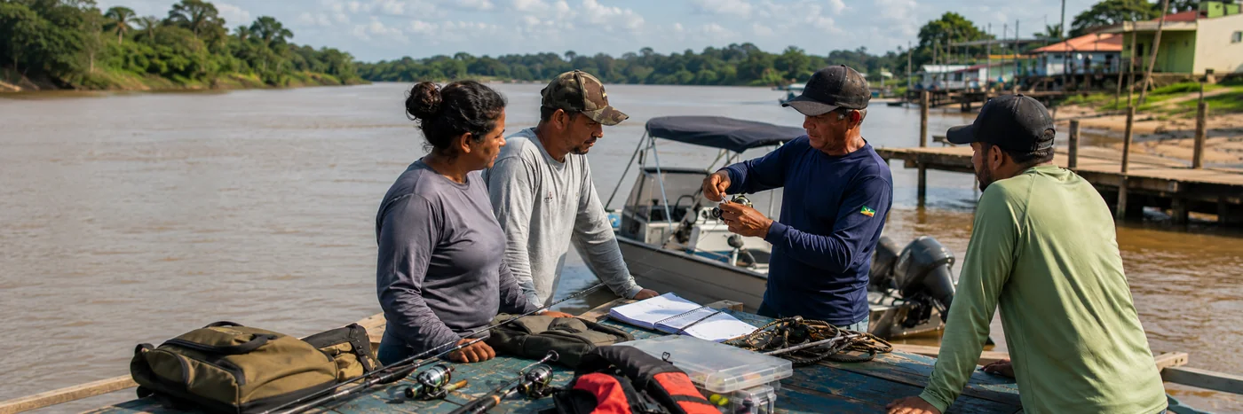 atividade fluvial ligada ao turismo de pesca em Guajará-Mirim