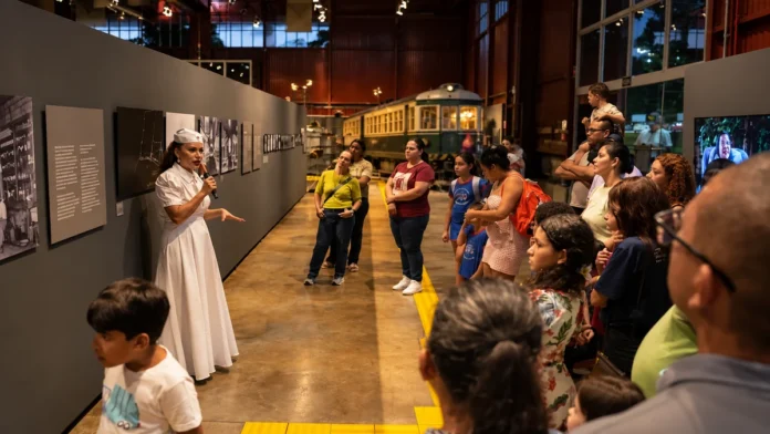 Uma Noite no Museu reúne público em experiência histórica na Madeira-Mamoré em Porto Velho