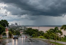 Rondônia terá terça-feira com chuva e trovoadas em diferentes regiões Chuva em Rondônia com céu carregado e condições de instabilidade previstas para esta terça-feira