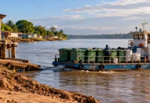 Porto Velho discute novo modelo para coleta de lixo no Baixo Madeira com estações de transbordo Coleta de lixo no Baixo Madeira enfrenta desafios de logística fluvial em Porto Velho