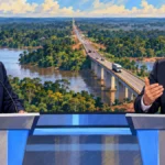Debate entre Lula e Flávio Bolsonaro reúne propostas e declarações checadas antes do segundo turno Composição editorial ilustrativa do debate Lula e Flávio Bolsonaro, com referência à BR-319 e à Amazônia, gerada por IA.