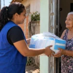 Log Fraldas: beneficiários devem manter cadastro e laudo atualizados em Porto Velho Beneficiária recebe pacote de fraldas em entrega domiciliar em Porto Velho