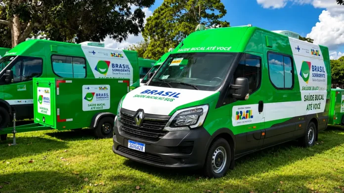Unidade Odontológica Móvel realiza atendimentos gratuitos em diferentes pontos de Porto Velho