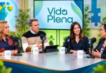 Vida Plena debate TDAH e autismo, terapias e inclusão Composição editorial ilustrativa com quatro participantes do programa Vida Plena em estúdio de entrevistas