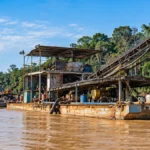 Operação Nêmesis inutiliza 72 equipamentos do garimpo ilegal no Rio Madeira Operação Nêmesis: composição ilustrativa de dragas e equipamentos de garimpo no Rio Madeira, em Porto Velho, Rondônia.