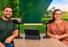 RuralCast: Elba Araújo explica reforma tributária no agro Reforma tributária no agro: composição ilustrativa de Elba Araújo e Charles Carminati em entrevista com microfones, diante de cenário agrícola.